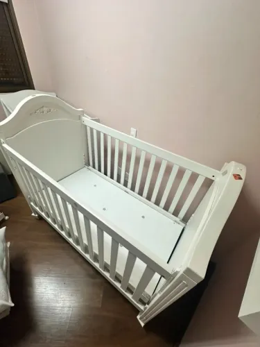 Berço infantil em excelente estado com colchão novo