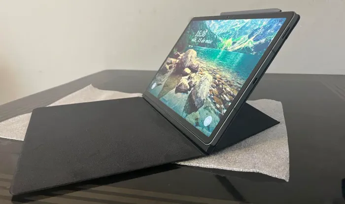 Vende-se Tablet Samsung S9 FE+ (plus) wifi.