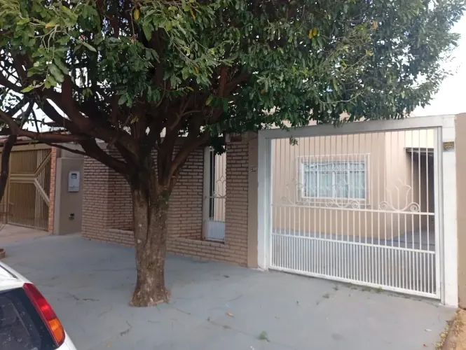 Casa terre espaçosa para alugar no Jd Leblon