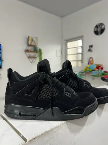 Jordan 4 Black Cat - Seminovo - Tamanho 39
