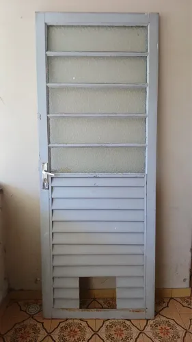 Porta em ferro com vidros
