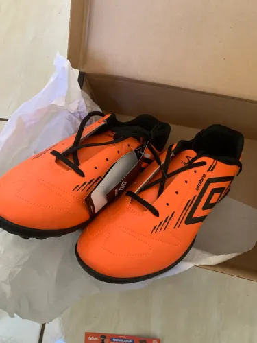 Chuteira society UMBRO NOVA N° 43