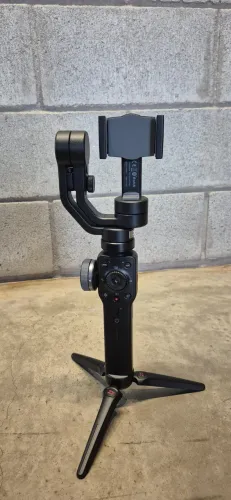 Estabilizador Gimbal De 3 Eixos Para Celular  Zhiyun Smooth 4 