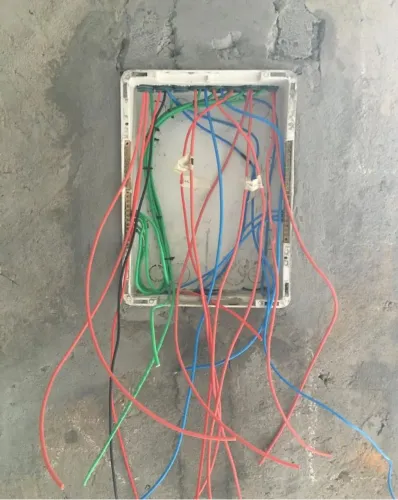 Eletricista gratuito  para Mul...