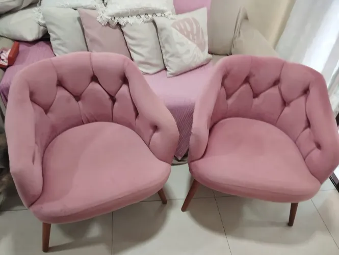 Duas poltronas novas.
