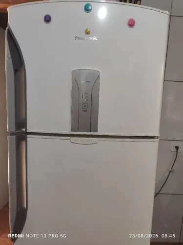 Geladeira Panasonic.