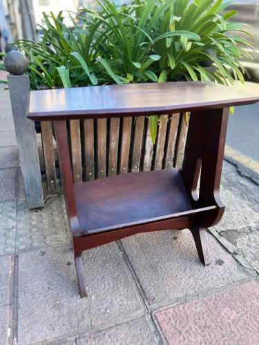 Mesa apoio/ Revisteiro