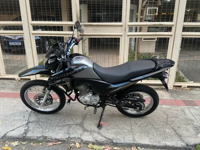 Bros 160 essd ano 2022 com 2600 km zero