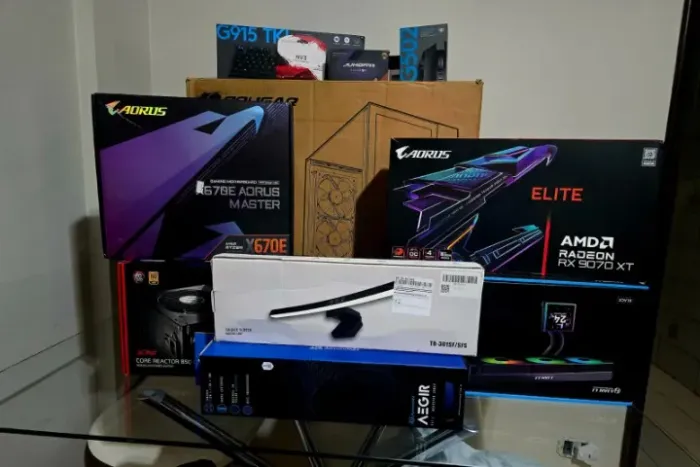 PC Gamer Completo - R7 7800X3D - RC9070XT - 32GB + Odyssey G7 4K