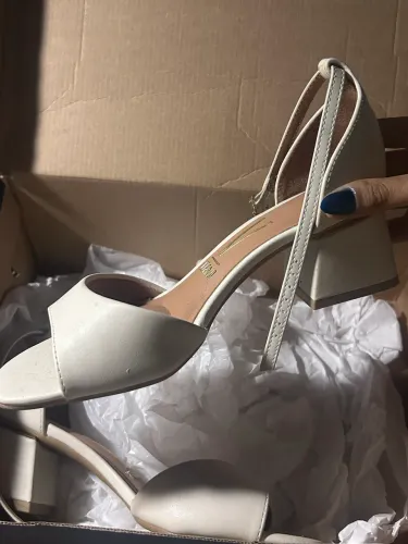 sandália salto vizzano branco 35