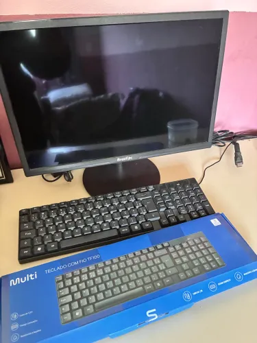 Monitor 16 Polegada e teclado (+Gabinete)