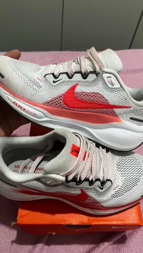 Tênis Nike semi-novo pra vender logo