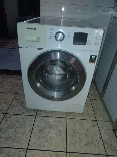 Lavadora samsung com defeito.