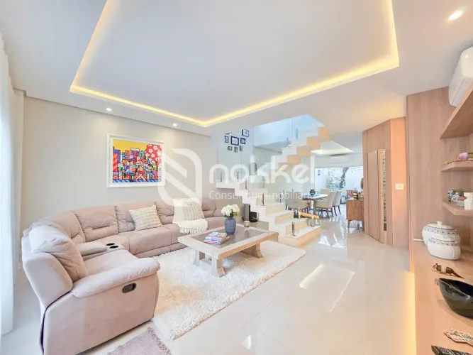 Casa de condomínio com 297 m², 4 quartos sendo 4 suítes à venda no bairro Santo Amaro.