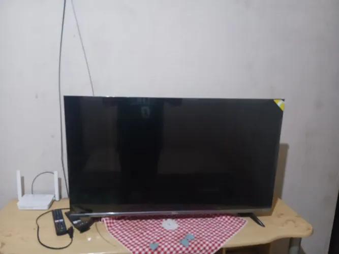 Tv smart 43 polegadas nova 6 meses de uso na caixa e garantia estendida