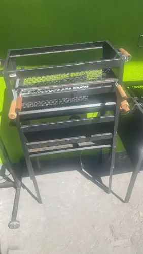 CHURRASQUEIRA DE FERRO COM GRELHA NOVAS TENHO VARIOS MODELOS E PREÇOS ENTREGO