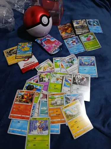 Lote cartas chinesas pokémon + pokébola