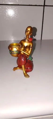 Estatueta Decorativa de Mulher Africana com Jarro/Vaso