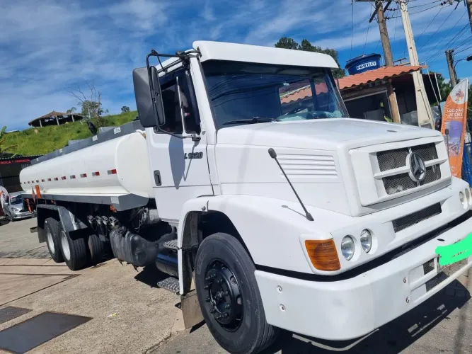 Vende Mercedes 1620 ano 2003