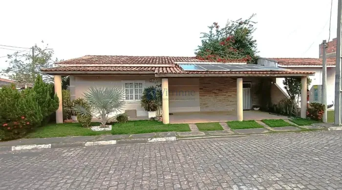 Casa de Condomínio em Conceição - Feira de Santana