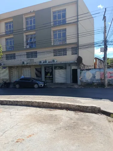 PRÉDIO COMERCIAL NO CENTRO
