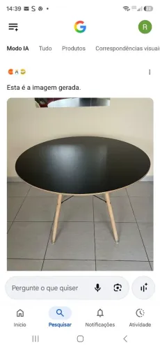 Mesa de jantar sem cadeiras
