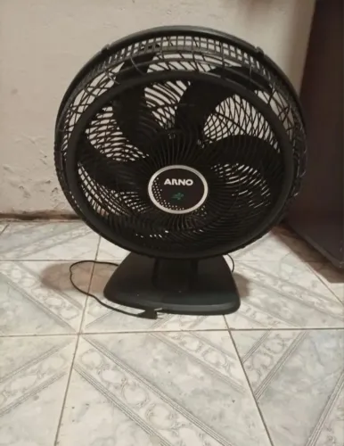 Ventilador Arno grande pra concerto ou retirar peças 