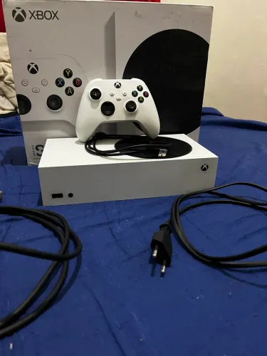 Vendo XBOX Series S em perfeitas condições 