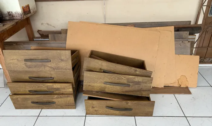 Vendo guarda roupa 3 portas