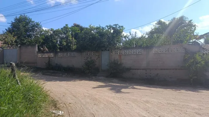 Venda uma casa com quintal enorme que dá para fazer mais 4 casas 