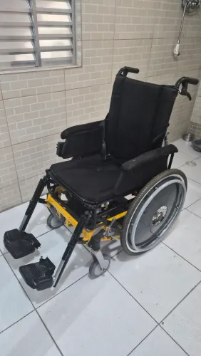 Cadeira de Rodas Stand Up Freedom - Elevação Automática - Excelente Estado
