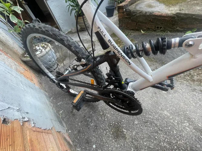 Bicicleta semi nova