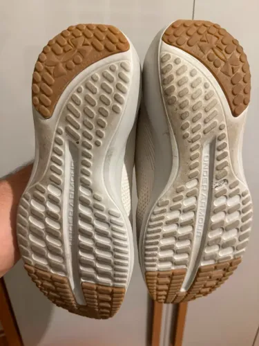 tênis de corrida under armour charged slight 3 se usado apenas 2 vezes