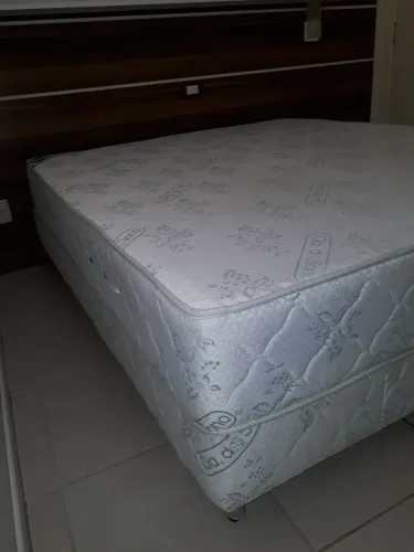ALUGA-SE APTO NO CENTRO, MOBILIADO.