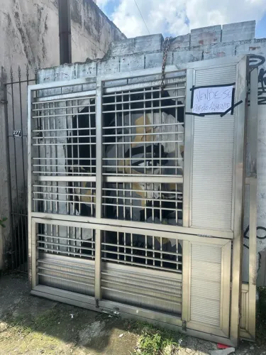 portão de alumínio em ótimo estado