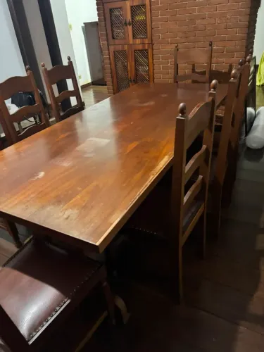 Mesa com 8 cadeiras em mogno.2.20x1.00.Altura da mesa 78cm