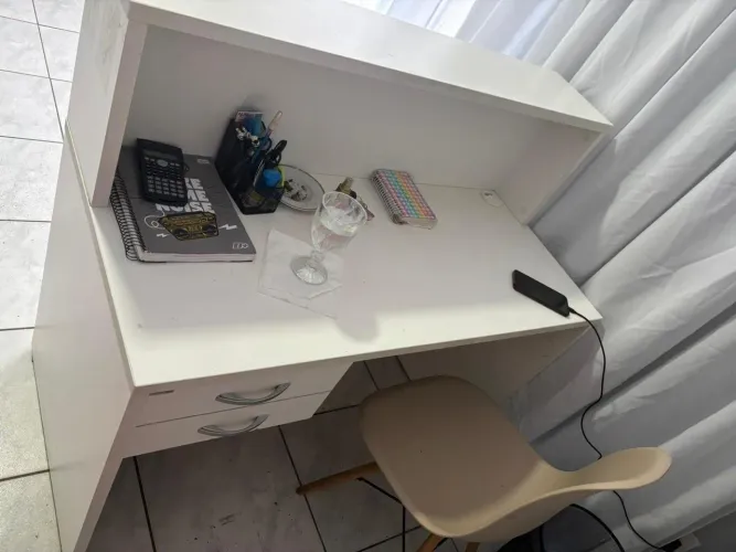 Balcão com duas gavetas 