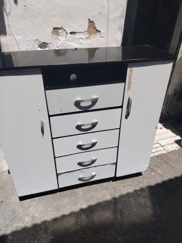 Cômoda em ótimo estado de uso madeira de ótima qualidade
