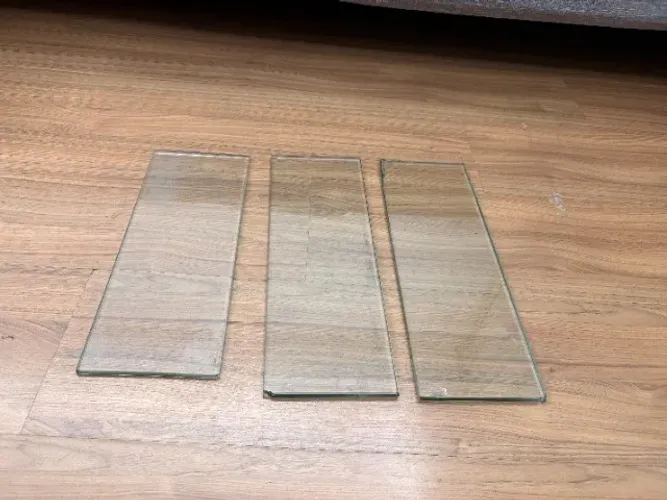 vidros retangular 8mm para montar prateleira, compequenos trincados na extremidade