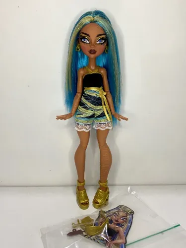 Cleo de Nile Boneca Burried Secrets Com Corpo Articulado Monster High G3 Mattel