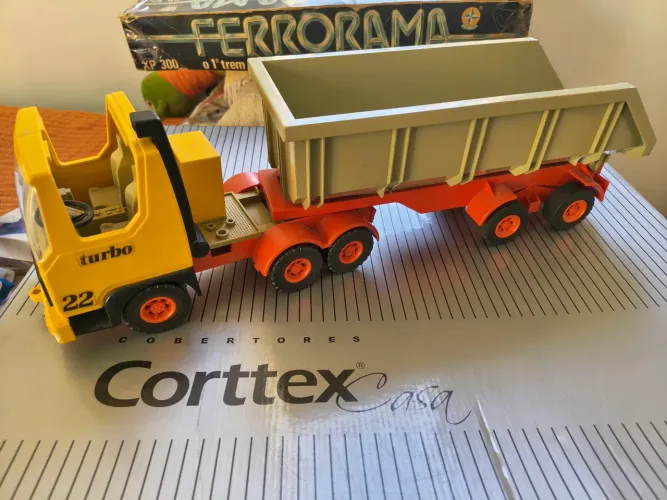 CAMINHÃO COM CARRETA ELEVAÇÃO PLAYMOBIL