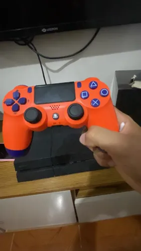 Ps4 fat com alguns jogos ( só mídia digital )