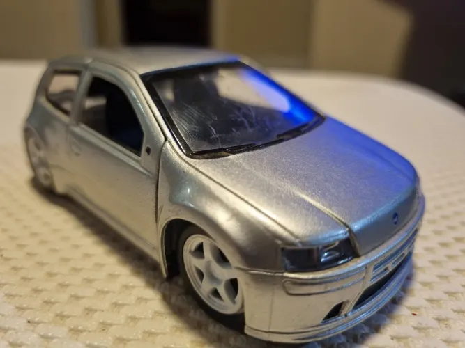 Miniatura Fiat Punto Super 1600 Escala 1/32 Saico