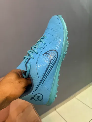Chuteira Nike society