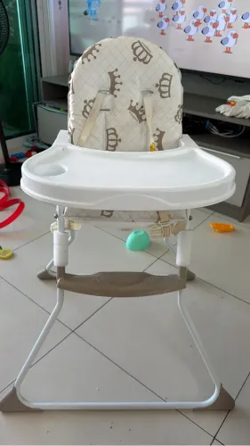 Cadeira de alimentação e carrinho
