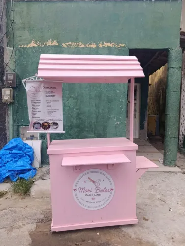 Carrinho pra vender lanche bolos e caipirinha 