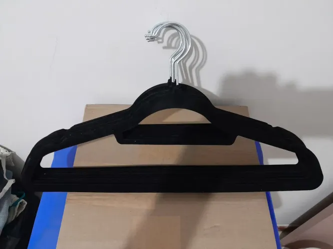 Cabide de Veludo com gravateiro preto 10 unidades