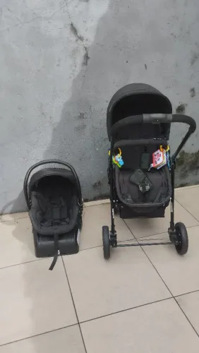 Carinho, bebê conforto com a base Galzerano