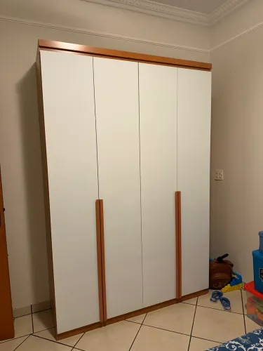 Guarda Roupa Solteiro 4 Portas 2 Gavetas MDF Alonzo 153.5cm Marrom Amêndoa Clean/Branco