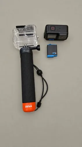 Go Pro Hero 10Black<br>Com case de mergulho e cartão de memória de 64gb<br>R$2.000